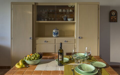 Alle Fornaci: Countertop, Kamer, Cabinetry, Meubilair, Keuken, Plank, Eigendom, Interieur Ontwerp, Huis, Wastafel