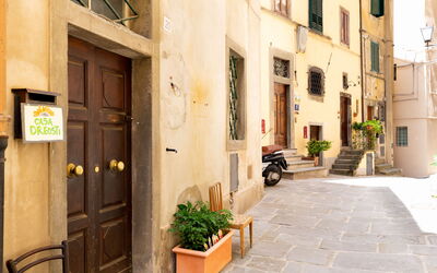 Casa Dreosti B&b: Eigendom, Buurt, Gebouw, Straat,  Dorf\, Geel, Steeg, Architectuur, Huis, Infrastructuur