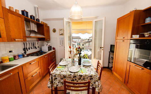 Sinidio: Countertop, Kamer, Eigendom, Meubilair, Keuken, Cabinetry, Gebouw, Interieur Ontwerp, Huis, Verdieping