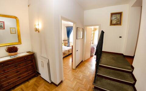 Sinidio: Kamer, Eigendom, Verdieping, Gebouw, Houten Vloer, Huis, Hardwood, Meubilair, Interieur Ontwerp, Onroerend Goed