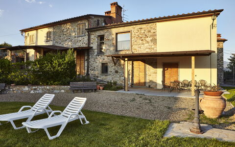 Villa Cincinelli: Gebouw, Huis, Eigendom, Huis, Verblijf, Onroerend Goed, Facade, Boerderij, Villa, Backyard