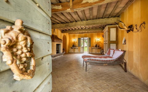 Lavacchio 14: Hout, Gebouw, Interieur Ontwerp, Muur, Verdieping, Deur, Hardwood, Flooring, Straal, Boom