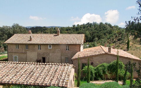 Lavacchio 14: Wolk, Lucht, Gebouw, Fabriek, Boom, Natuurlijk Landschap, Huis, Land Lot, Verblijf, Thatching