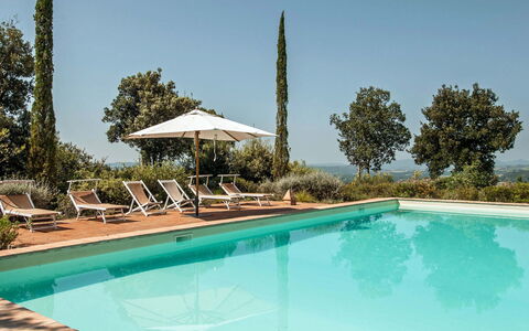 Lavacchio 16: Water, Lucht, Eigendom, Fabriek, Zwembad, Boom, Schaduw, Buitenmeubels, Vrije Tijd, Samengesteld Materiaal