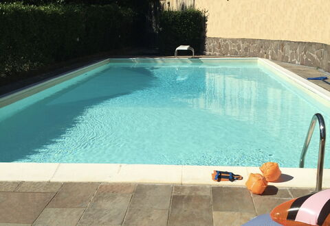 Villa Vigna: Zwembad, Eigendom, Tegel, Vrije Tijd, Azure, Onroerend Goed, Huis, Verdieping, Rechthoek, Huis