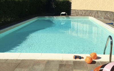 Villa Vigna: Zwembad, Eigendom, Tegel, Vrije Tijd, Azure, Onroerend Goed, Huis, Verdieping, Rechthoek, Huis