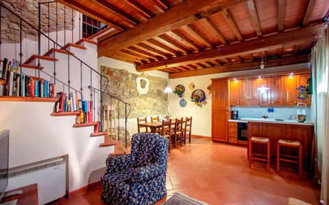 La Boutique del Cardinale: Gebouw, Eigendom, Kamer, Interieur Ontwerp, Plafond, Straal, Zolder, Huis, Meubilair, Onroerend Goed