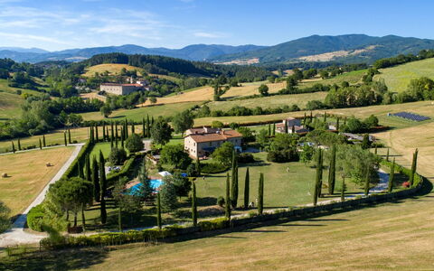 La Boutique del Cardinale: Lucht, Fabriek, Ecoregio, Berg, Wolk, Natuurlijk Landschap, Natuurlijke Omgeving, Boom, Hoogland, Land Lot
