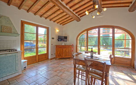 Borgo Mulignone: Eigendom, Gebouw, Kamer, Plafond, Onroerend Goed, Huis, Huis, Meubilair, Straal, Landgoed