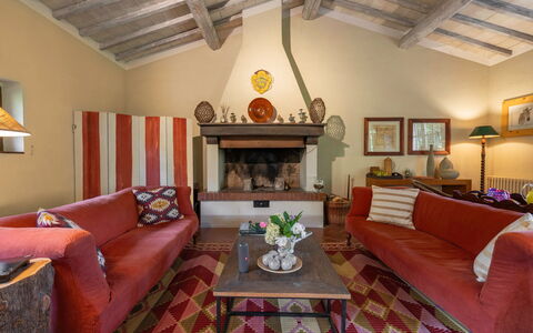 Casa Dell'ambasciatore: Meubilair, Interieur Ontwerp, Flooring, Bankstel, Muur, Hout, Verdieping, Woonkamer, Plafond, Kamer