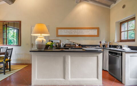 Casa Dell'ambasciatore: Meubilair, Interieur Ontwerp, Countertop, Keuken, Flooring, Toestel Van De Keuken, Hout, Cabinetry, Plafond, Verlichting