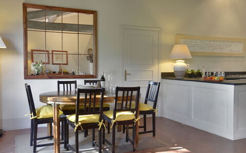 Casa Dell'ambasciatore: Meubilair, Interieur Ontwerp, Muur, Flooring, Hout, Tafel, Verdieping, Keuken En Eettafel, Eetkamer, Verlichting