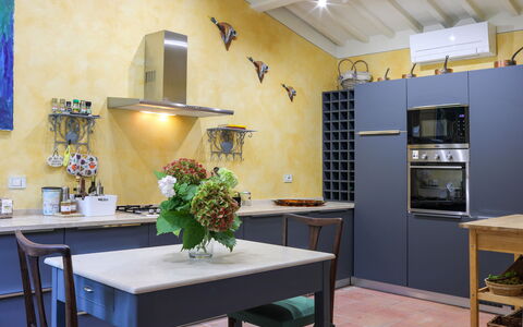 Villa Bacco: Meubilair, Interieur Ontwerp, Flooring, Keuken, Hout, Countertop, Verdieping, Toestel Van De Keuken, Huis, Verlichting