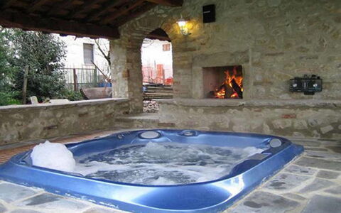 Monastery Guest House: Water, Eigendom, Licht, Gebouw, Venster, Fabriek, Interieur Ontwerp, Schaduw, Huis, Boom