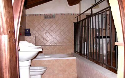 monastery-guest-house-citta-di-castello-villa-bathroom