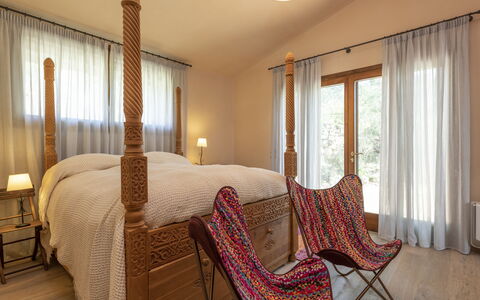 Sequerciani: Slaapkamer, Kamer, Meubilair, Bed, Eigendom, Interieur Ontwerp, Suite, Gordijn, Bed Frame, Gebouw