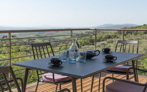 Sequerciani: Eigendom, Tafel, Meubilair, Kamer, Huis, Onroerend Goed, Buitentafel, Dek, Koffietafel, Dak