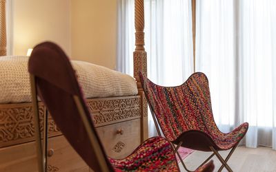 Casa Gialla: Kamer, Gordijn, Meubilair, Stoel, Interieur Ontwerp, Venster Behandeling, Huis, Suite, Raambekleding, Woonkamer