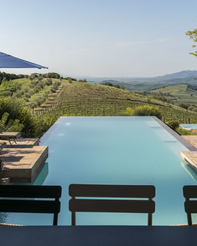 Sequerciani: Zwembad, Eigendom, Architectuur, Boom, Huis, Onroerend Goed, Vrije Tijd, Gebouw, Vakantie, Schaduw