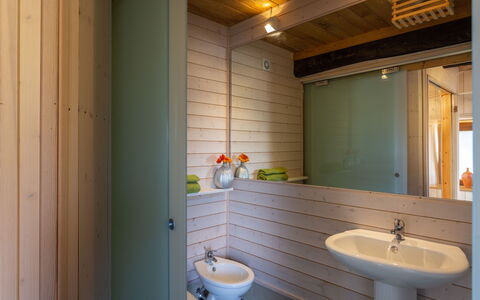 Casa Alice: Kamer, Badkamer, Eigendom, Interieur Ontwerp, Gebouw, Huis, Architectuur, Onroerend Goed, Loodgieterswerkinrichting, Huis