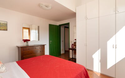 Mughetto - Garden View First Floor: Interieur Ontwerp, Meubilair, Flooring, Verdieping, Slaapkamer, Hout, Bed, Plafond, Kamer, Laken