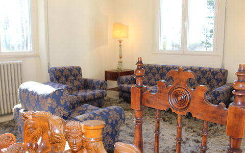 Villa La Casa Bianca: Kamer, Oranje, Meubilair, Woonkamer, Eigendom, Huis, Geel, Tafel, Huis, Stoel