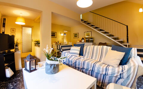 Angelina: Kamer, Eigendom, Meubilair, Gebouw, Interieur Ontwerp, Woonkamer, Onroerend Goed, Huis, Huis, Suite