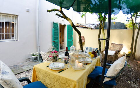 Angelina: Eigendom, Kamer, Turkoois, Meubilair, Huis, Tafel, Onroerend Goed, Patio, Gebouw, Backyard