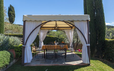 Villa Manuela: Eigendom, Pergola, Paviljoen, Gebouw, Canopy, Plantkunde, Schaduw, Huis, Onroerend Goed, Tuin