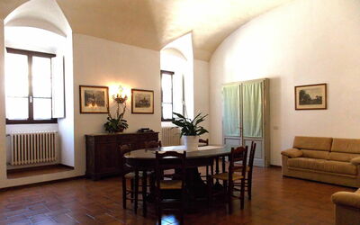 Senni 1: Kamer, Eigendom, Gebouw, Verdieping, Interieur Ontwerp, Meubilair, Houten Vloer, Plafond, Hardwood, Woonkamer