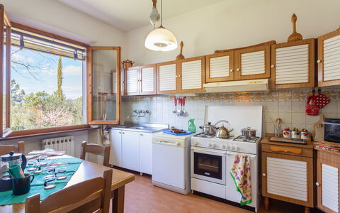 Villa Campiglia: Kamer, Eigendom, Gebouw, Keuken, Meubilair, Onroerend Goed, Huis, Interieur Ontwerp, Cabinetry, Huis