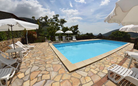 Podere Di Mero Casolare: Water, Lucht, Wolk, Eigendom, Zwembad, Fabriek, Azure, Boom, Buitenmeubels, Schaduw