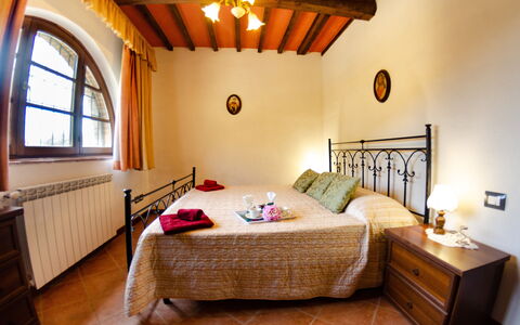 Podere Di Mero Casolare: Meubilair, Eigendom, Venster, Gebouw, Comfort, Hout, Interieur Ontwerp, Verlichting, Verdieping