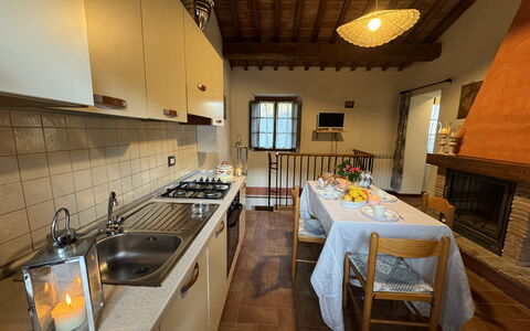 Podere Di Mero Casolare: Meubilair, Interieur Ontwerp, Flooring, Hout, Huis, Verdieping, Kamer, Keuken, Huis, Verlichting