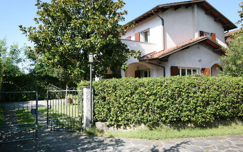 Villa Del Forte: Eigendom, Huis, Onroerend Goed, Huis, Gebouw, Verblijf, Boom, Villa, Land Lot, Landelijk Gebied