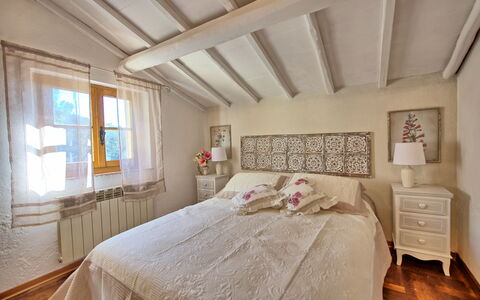Casa Fioraie: Slaapkamer, Bed, Kamer, Meubilair, Eigendom, Plafond, Interieur Ontwerp, Laken, Bed Frame, Bedding