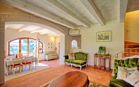 Casa Fioraie: Kamer, Gebouw, Eigendom, Interieur Ontwerp, Plafond, Woonkamer, Meubilair, Onroerend Goed, Huis, Verdieping