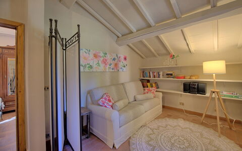 Casa Fioraie: Kamer, Eigendom, Bed, Meubilair, Slaapkamer, Gebouw, Interieur Ontwerp, Plafond, Bed Frame, Huis