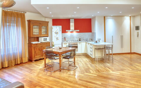 Dai Fiorentini - Apartment In Levanto: Kamer, Eigendom, Verdieping, Meubilair, Houten Vloer, Interieur Ontwerp, Hardwood, Gebouw, Flooring, Laminaatvloer