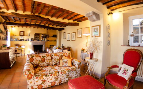 La Casa Del Sole: Eigendom, Kamer, Gebouw, Meubilair, Woonkamer, Huis, Onroerend Goed, Plafond, Interieur Ontwerp, Huis