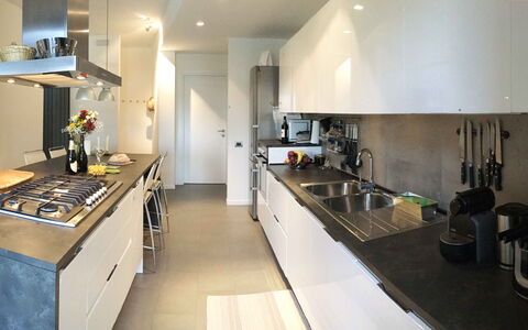 Casale De Conti: Countertop, Eigendom, Kamer, Keuken, Cabinetry, Interieur Ontwerp, Meubilair, Gebouw, Verdieping, Huis