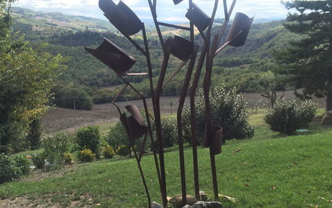 Casale De Conti: Beeldhouwwerk, Boom, Kunst, Plantkunde, Fabriek, Gras, Park, Nonbuilding Structuur, Metaal