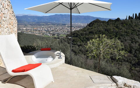 Villetta Farfallina: Eigendom, Meubilair, Paraplu, Tafel, Modeaccessoire, Huis, Schaduw, Kamer, Architectuur, Onroerend Goed