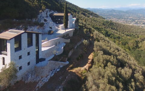 Villetta Farfallina: Eigendom, Geologisch Fenomeen, Heuvel Station, Luchtfotografie, Berg, Huis, Architectuur, Dorp, Fotografie, Gebouw