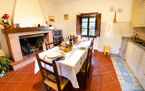 Orto Degli Olivi Proprietà: Kamer, Eigendom, Meubilair, Eetkamer, Gebouw, Interieur Ontwerp, Verdieping, Huis, Onroerend Goed, Tafel