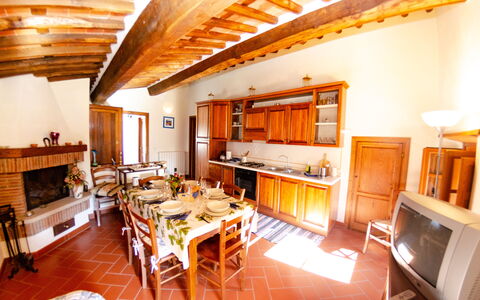 Orto Degli Olivi Proprietà: Eigendom, Kamer, Gebouw, Interieur Ontwerp, Huis, Meubilair, Straal, Onroerend Goed, Woonkamer, Zolder