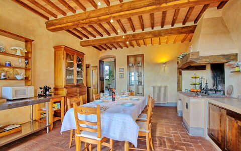 Palazzo Del Capitano: Eigendom, Kamer, Gebouw, Meubilair, Huis, Onroerend Goed, Interieur Ontwerp, Plafond, Keuken, Landgoed