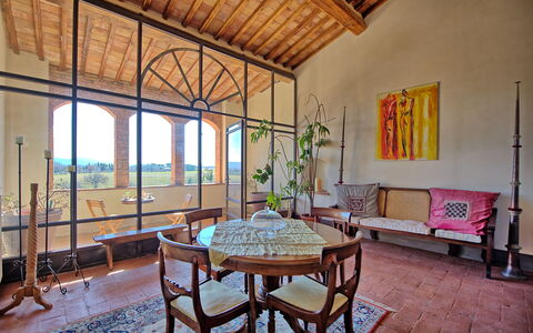 Palazzo Del Capitano: Kamer, Eigendom, Gebouw, Interieur Ontwerp, Huis, Onroerend Goed, Meubilair, Tafel, Landgoed, Architectuur