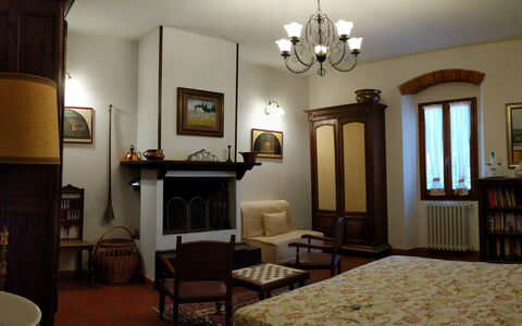 Agriturismo Il Giaggiolo without Pool: Kamer, Meubilair, Interieur Ontwerp, Eigendom, Gebouw, Plafond, Verlichting, Lichte Inrichting, Woonkamer, Muur