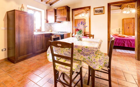 Casale Valdichiana: Kamer, Eigendom, Meubilair, Gebouw, Interieur Ontwerp, Verdieping, Huis, Onroerend Goed, Plafond, Eetkamer